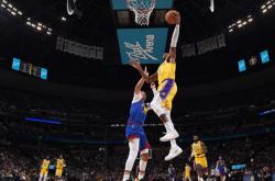 九游娱乐官方-关于快船鏖战掘金，郭艾伦关键制胜的信息