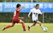 九游娱乐网站-足球场上女子队伍展现出色风采