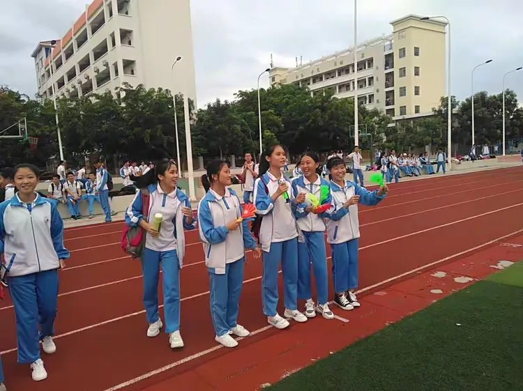 包含英雄之路：运动员勇攀高峰取得胜利的词条