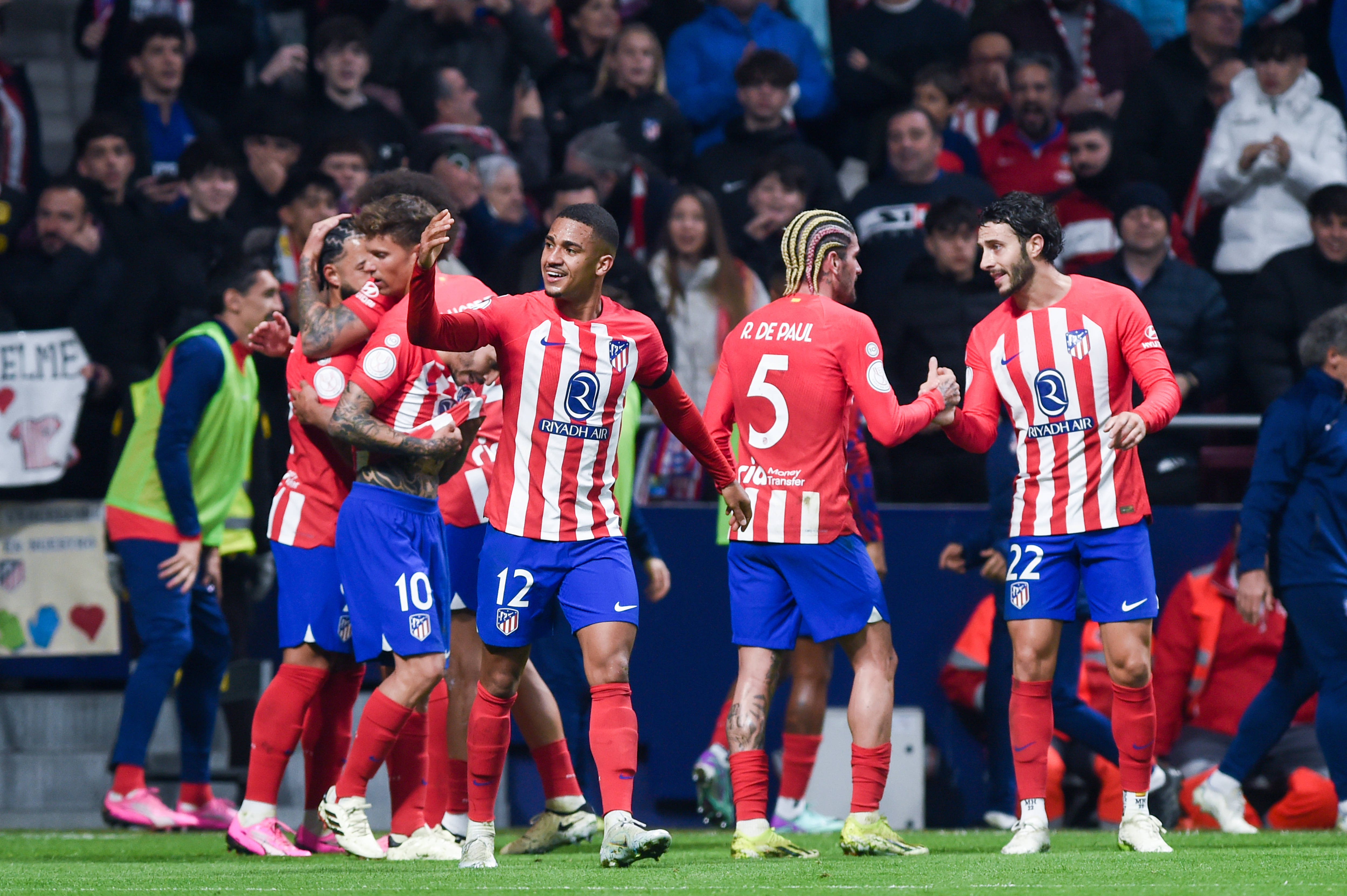 塞维利亚主场胜出,继续保持不败战绩 塞维利亚主场胜出,继续保持不败战绩