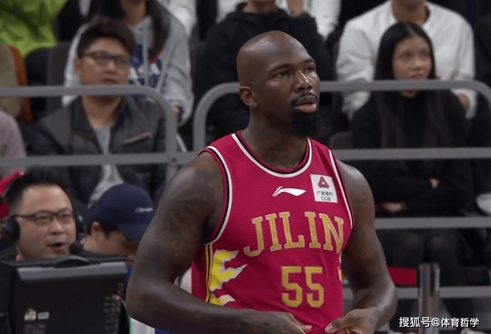 球员技艺高超秀才,赞叹传奇继续书写 球员技艺高超秀才,赞叹传奇继续书写