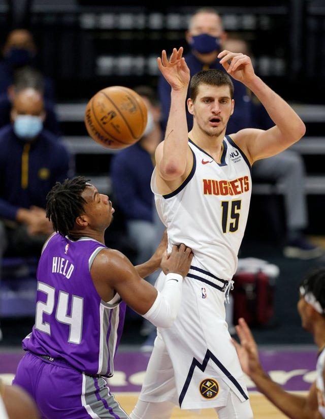 勇士再战国王，杰拉布格两双难救主