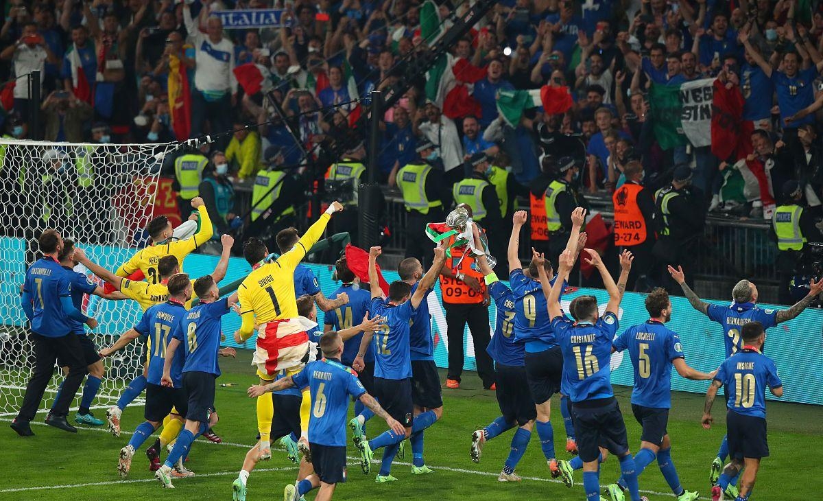 荷兰对阵乌克兰，展开欧洲杯资格之争