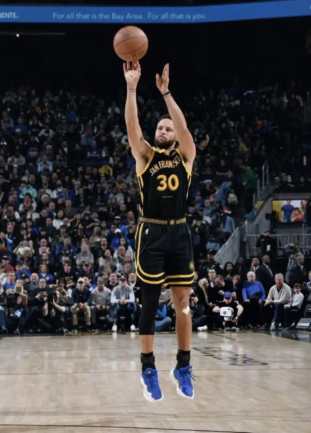 勇士客场惨败雷霆，季后赛前景仍不明朗