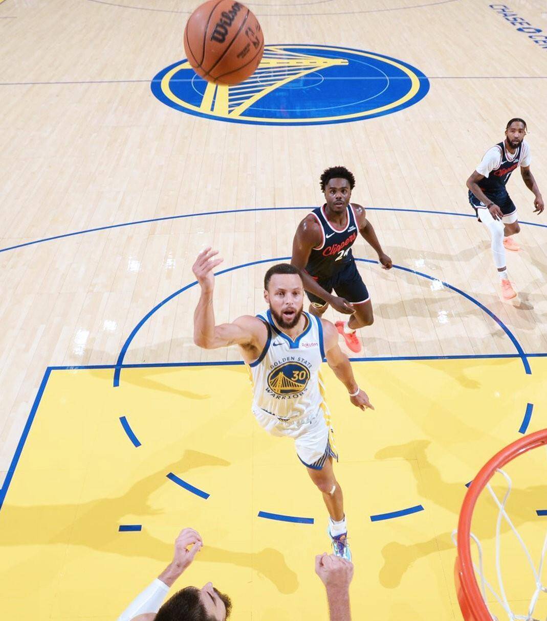 勇士遭雷霆追平再战加时,库里再次成病态,引球迷忧心 勇士遭雷霆追平再战加时,库里再次成病态,引球迷忧心