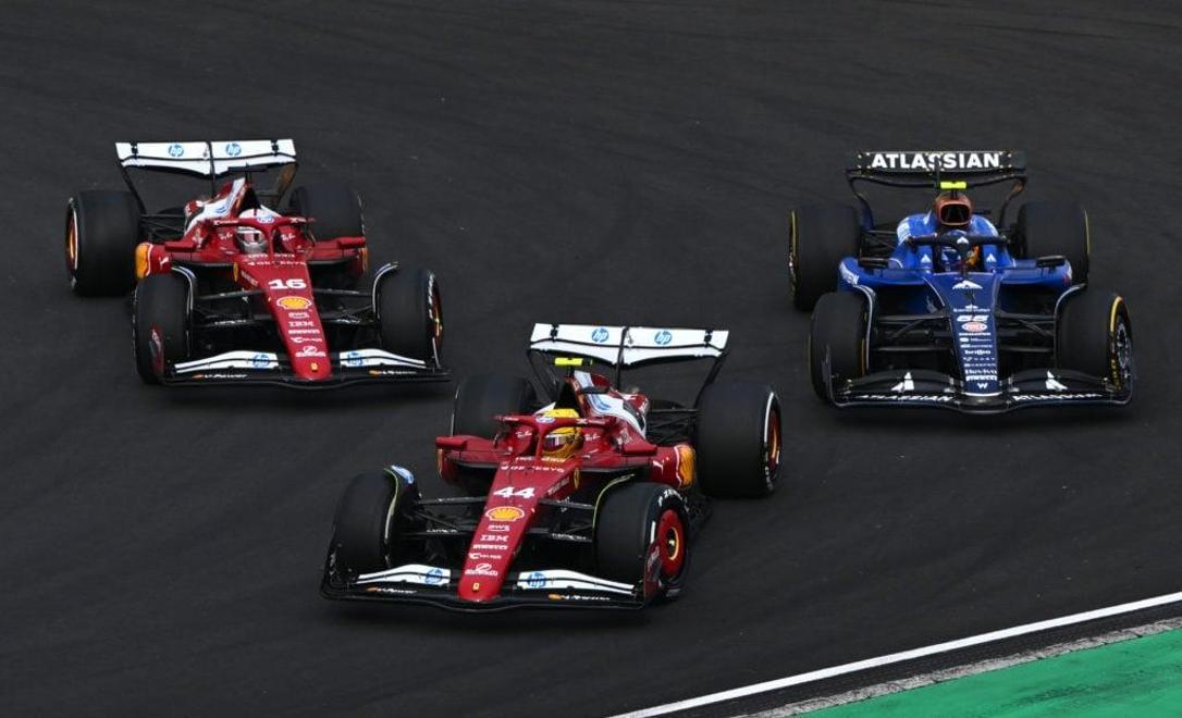 关于梅赛德斯力克迈凯伦,诺里斯点燃赛场的信息 关于梅赛德斯力克迈凯伦,诺里斯点燃赛场的信息