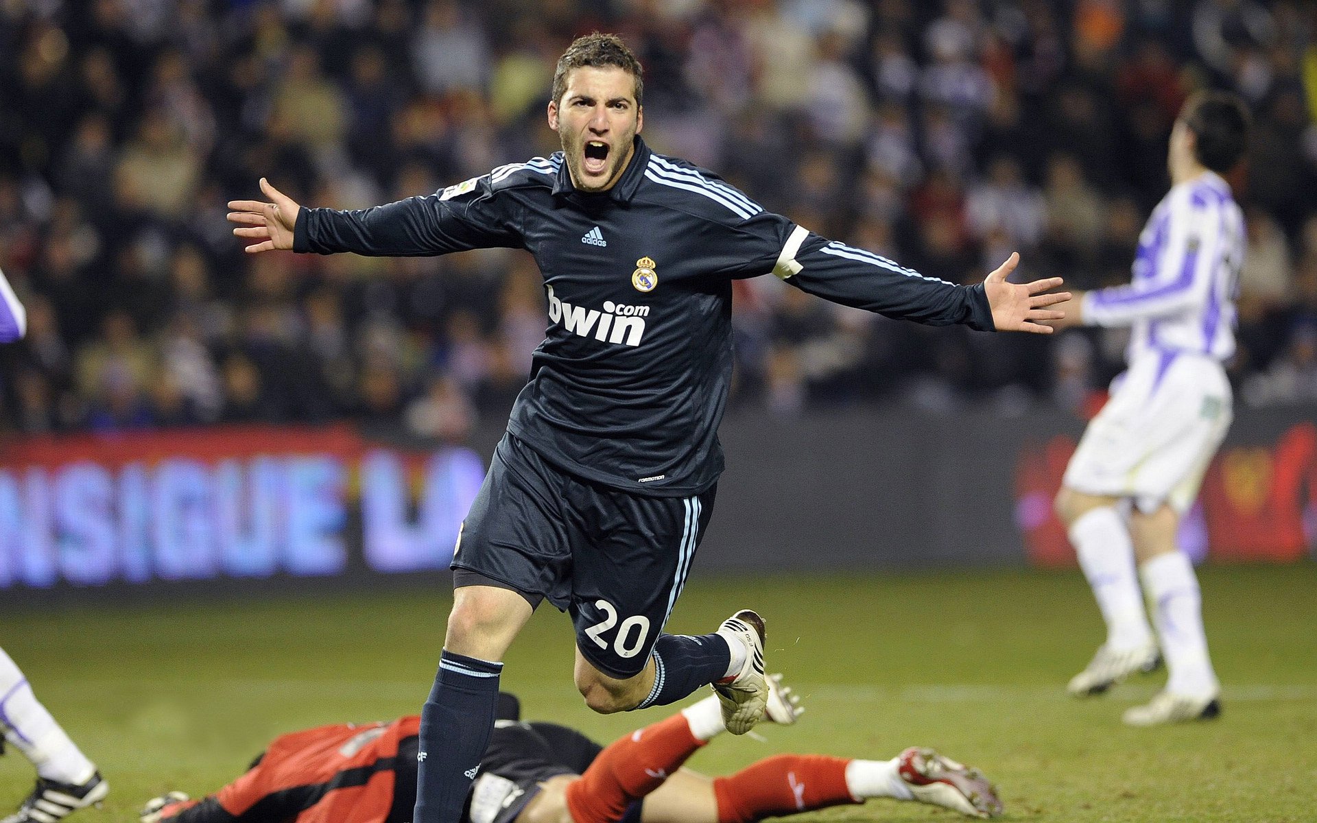 冰与火的对决，布鲁诺单节主宰巴黎拉开冰岛之战